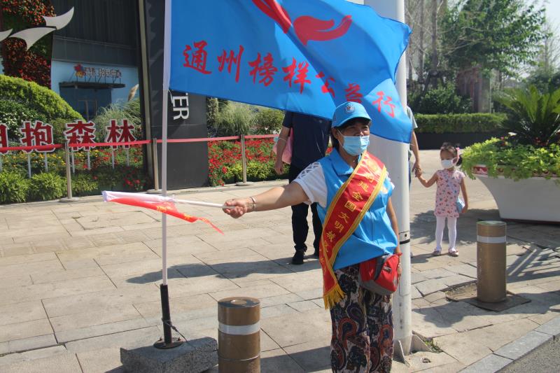 <strong>乱伦自拍网</strong>